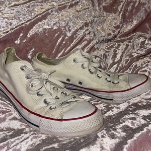 White Converse// US women’s size 9 (mens 7) // worn// slightly off white